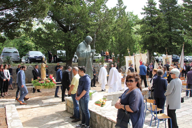 1005 Gospa Delorita 09