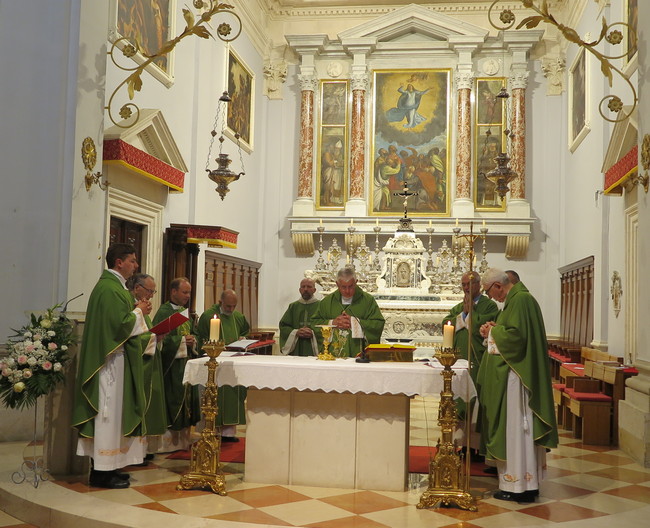 Cathedral mass 08