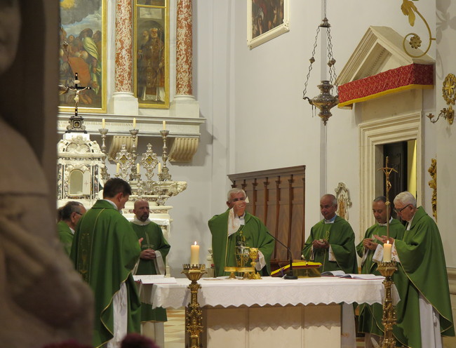 Cathedral mass 09