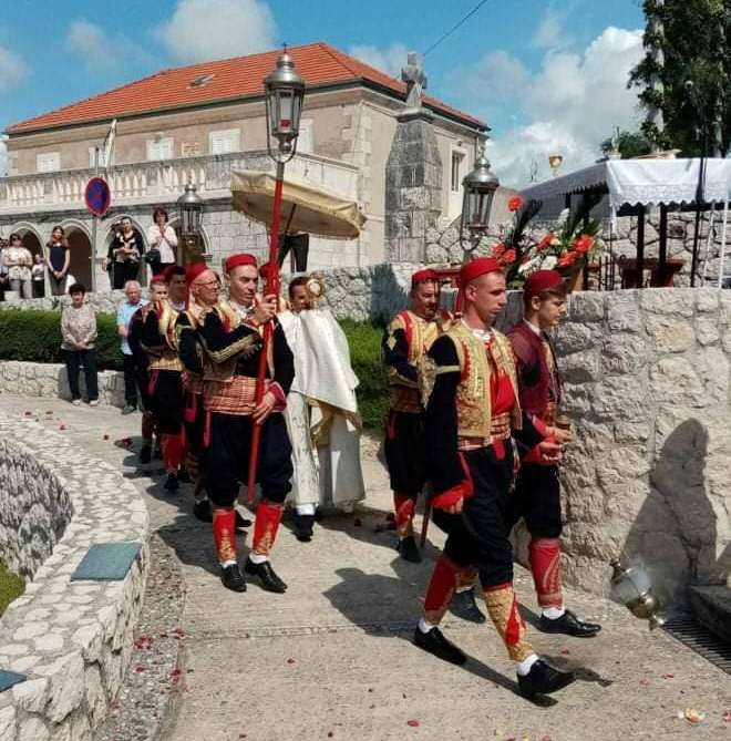 Tijelovo Mandaljena 01a
